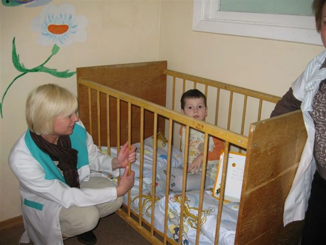 Допомога покинутим немовлятам та дітям