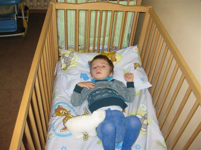 Допомога покинутим немовлятам та дітям