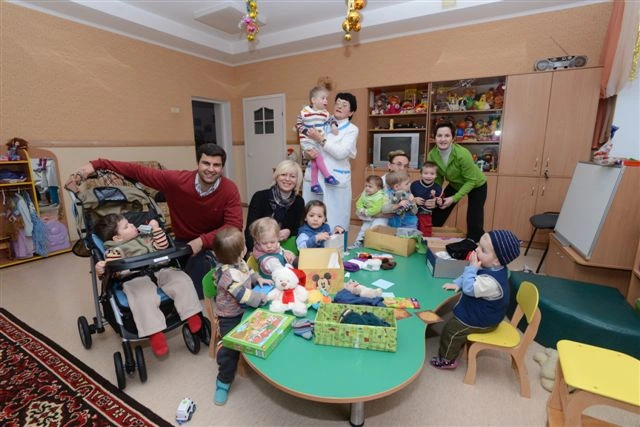 Різдвяні подарунки нужденним дітям