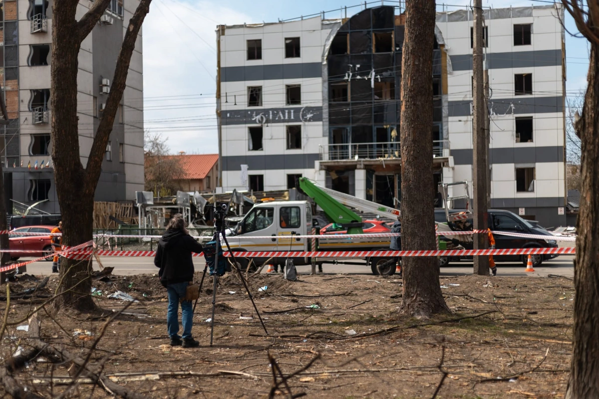 Сьогоднішня ніч у Києві знову була сповнена страху і болю. Обстріли знову поранили людей. Загинула дитина…