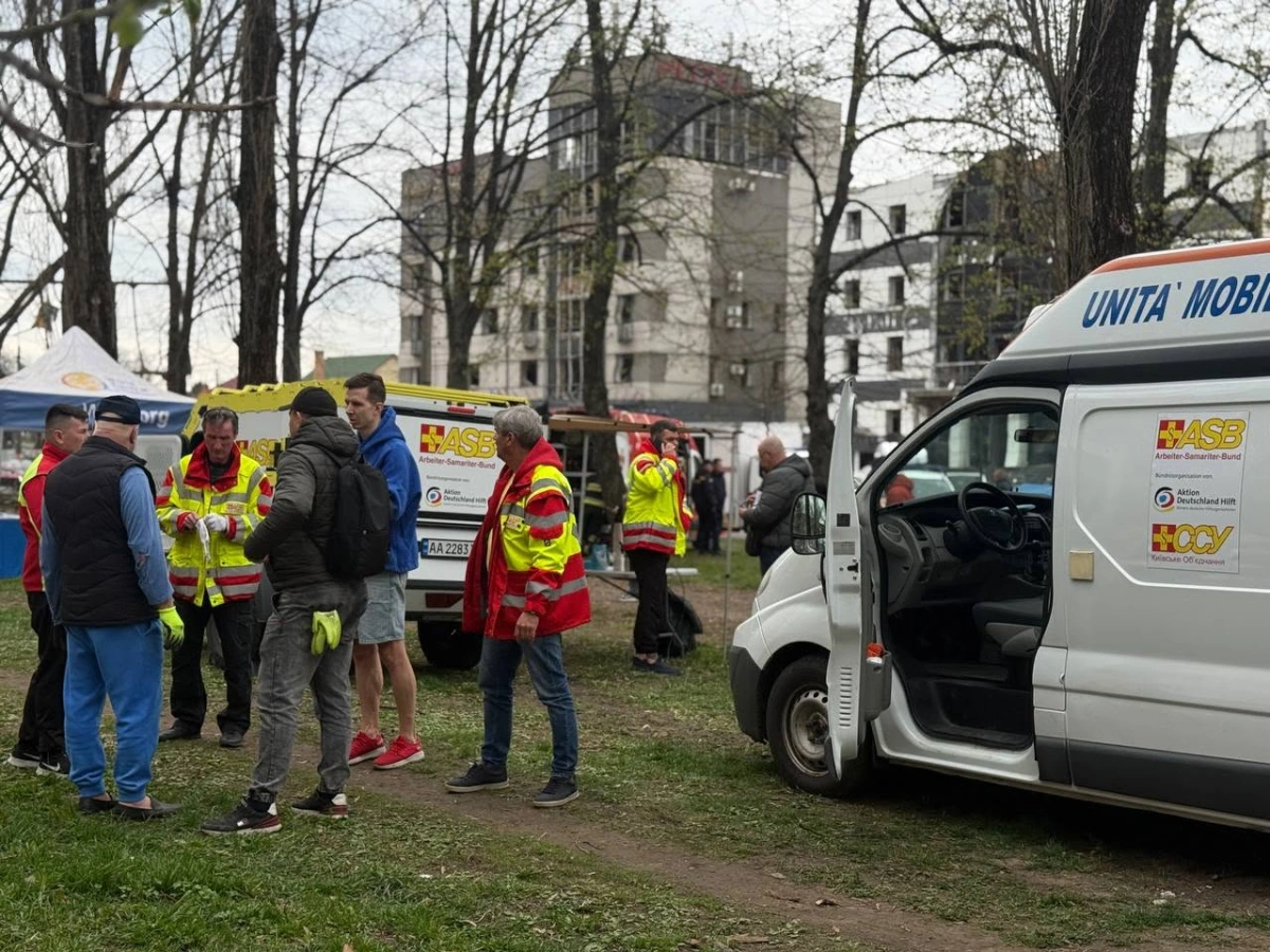 Сьогоднішня ніч у Києві знову була сповнена страху і болю. Обстріли знову поранили людей. Загинула дитина…