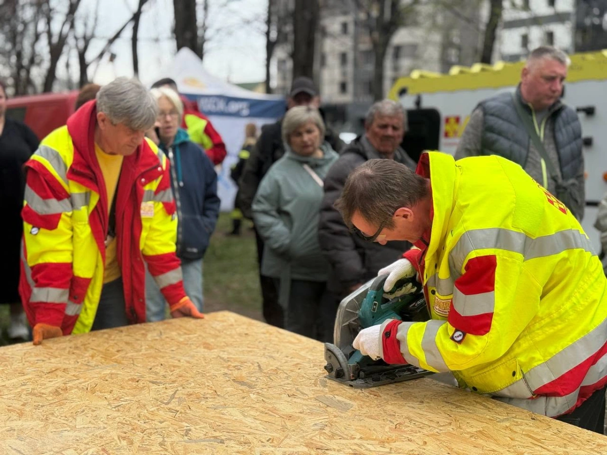 Сьогоднішня ніч у Києві знову була сповнена страху і болю. Обстріли знову поранили людей. Загинула дитина…
