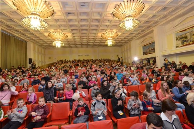 Різдвяні подарунки нужденним дітям